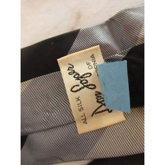 Vintage Mens Silk Neck Tie Red 3.75” 54" Don Loper grey Stripes - Picture 4 of 6